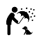 雨の日に犬に傘をさしかける